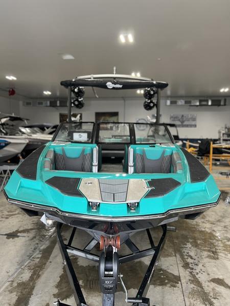 2021 Malibu Boats M240