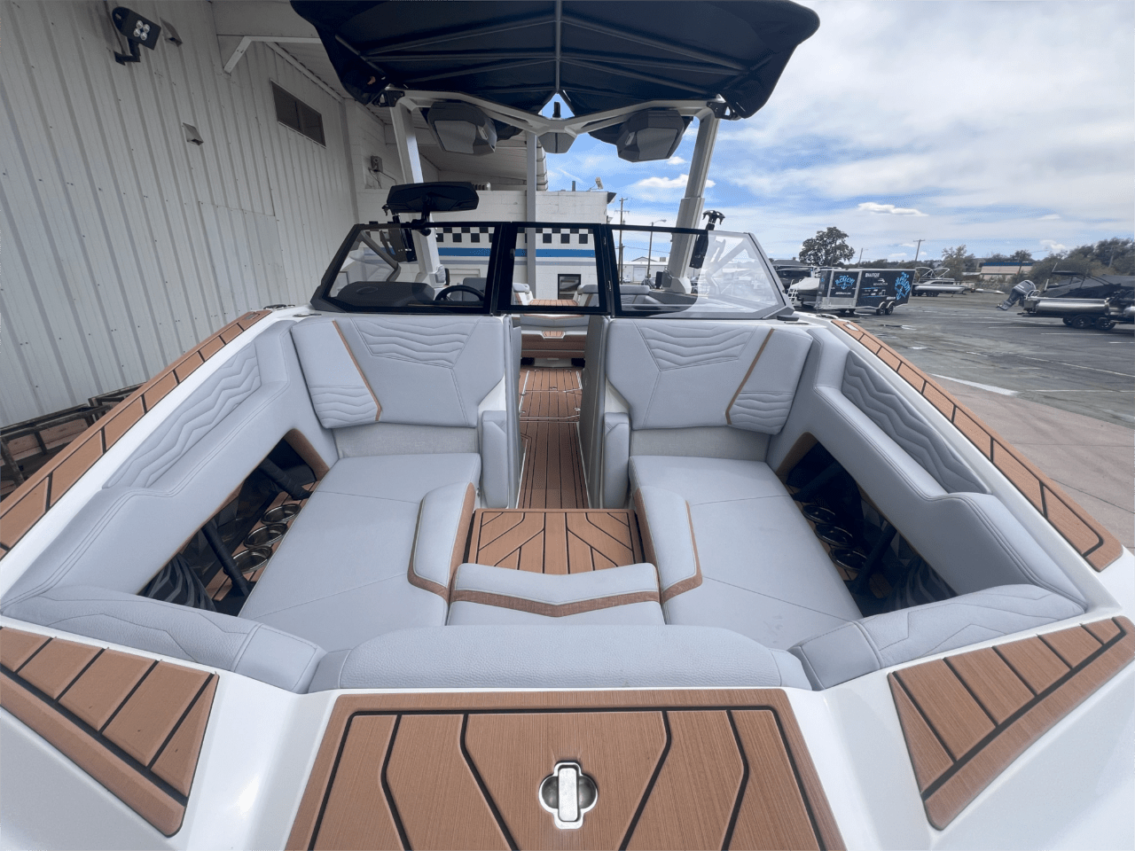 2025 Nautique G23