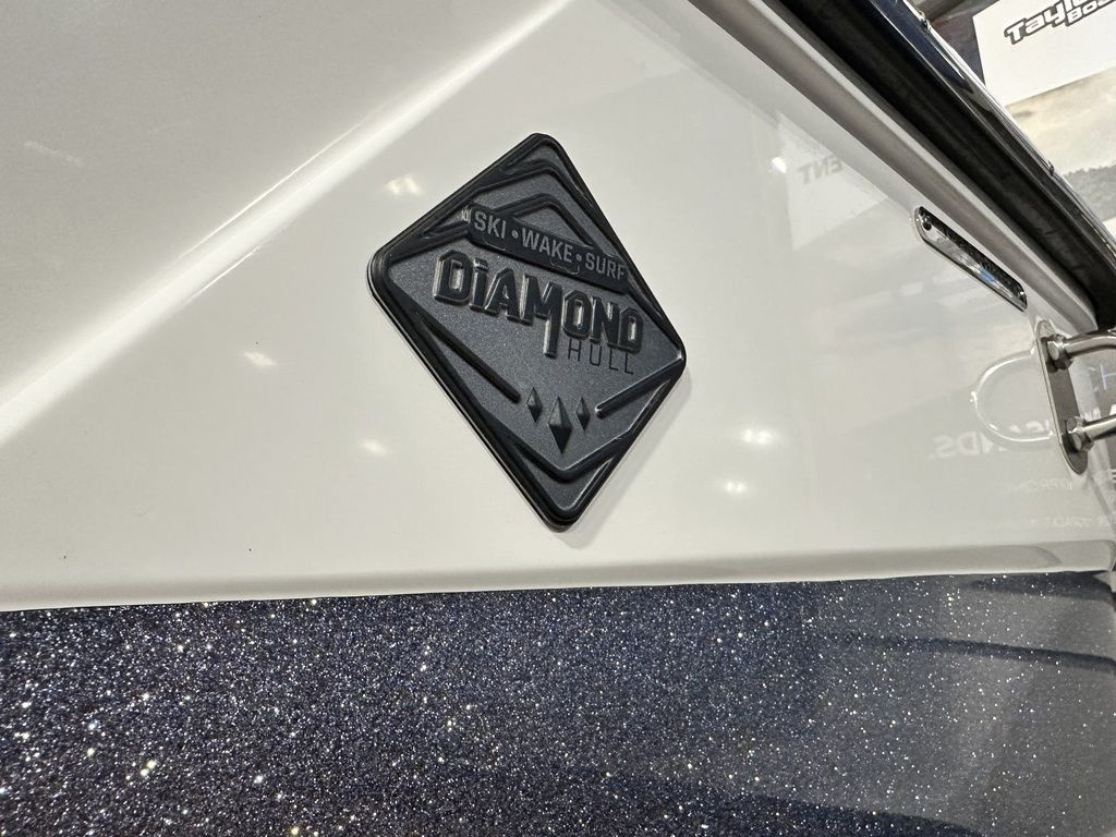 2024 Malibu 22 LSV