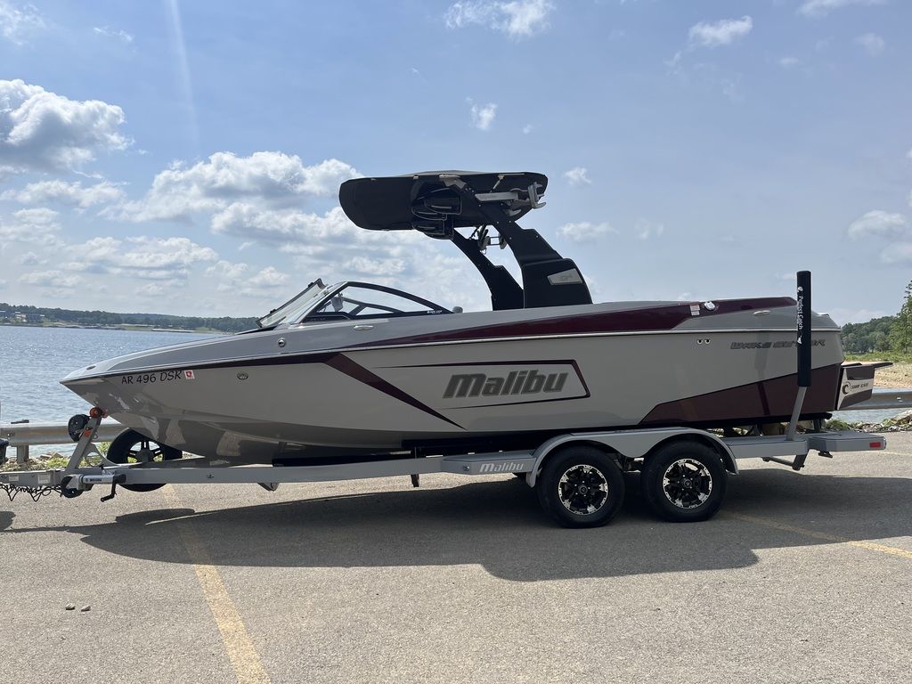 2018 Malibu Boats 23 LSV