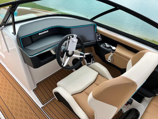 2025 MasterCraft XT22