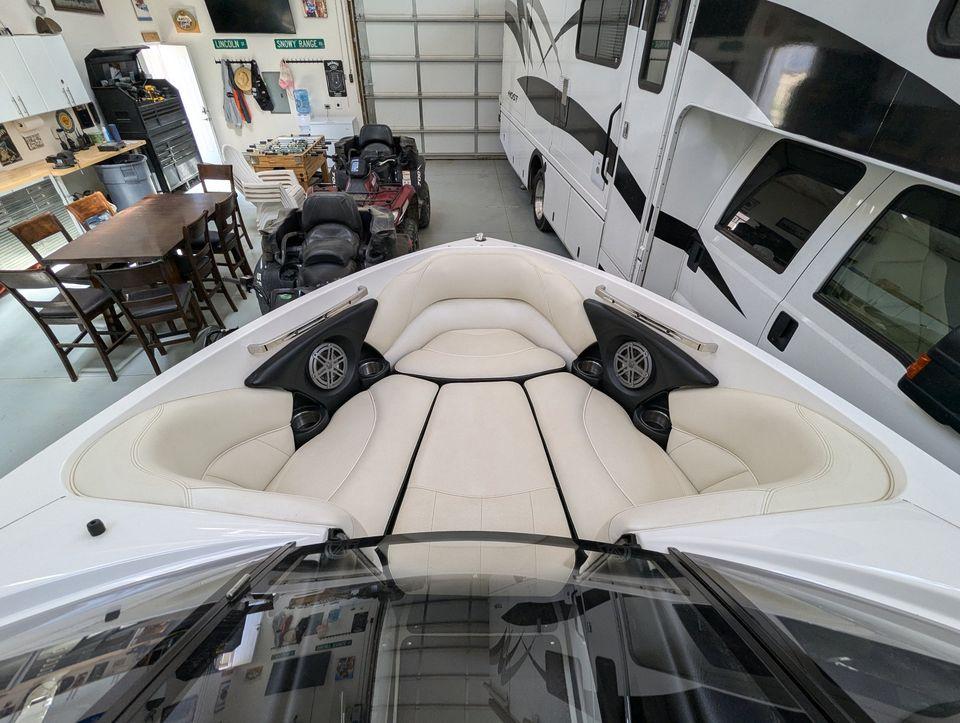 2013 Malibu 247 LSV – LOW HOURS – UNICORN