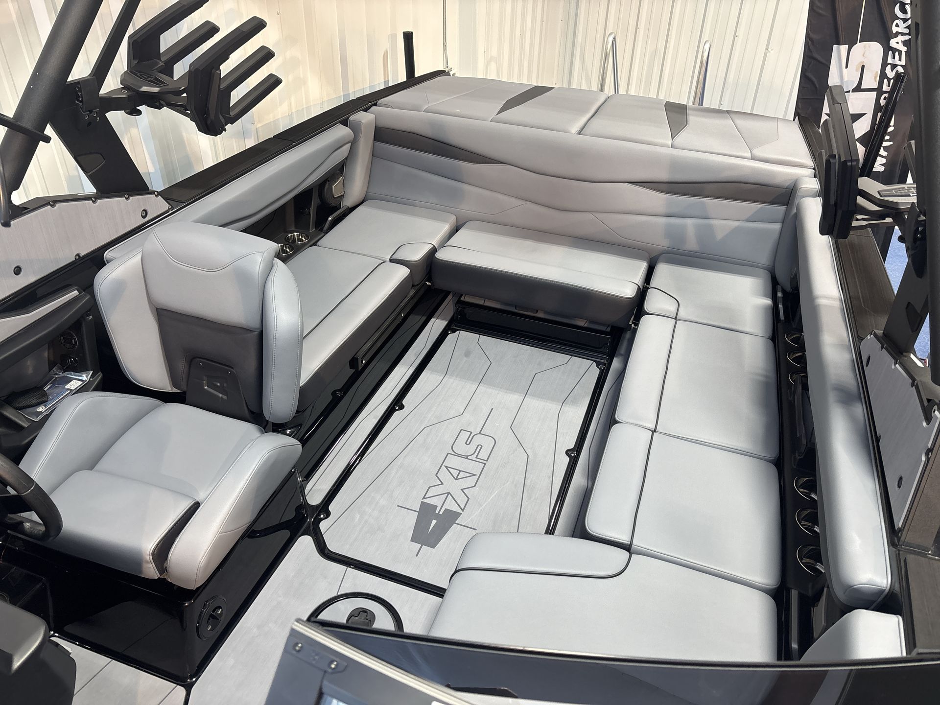 2025 Axis A225 Icon