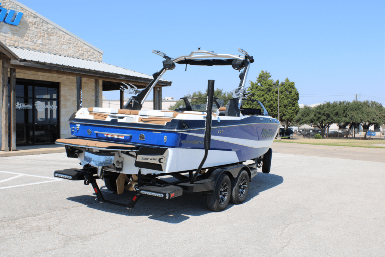 2025 Malibu 21 LX