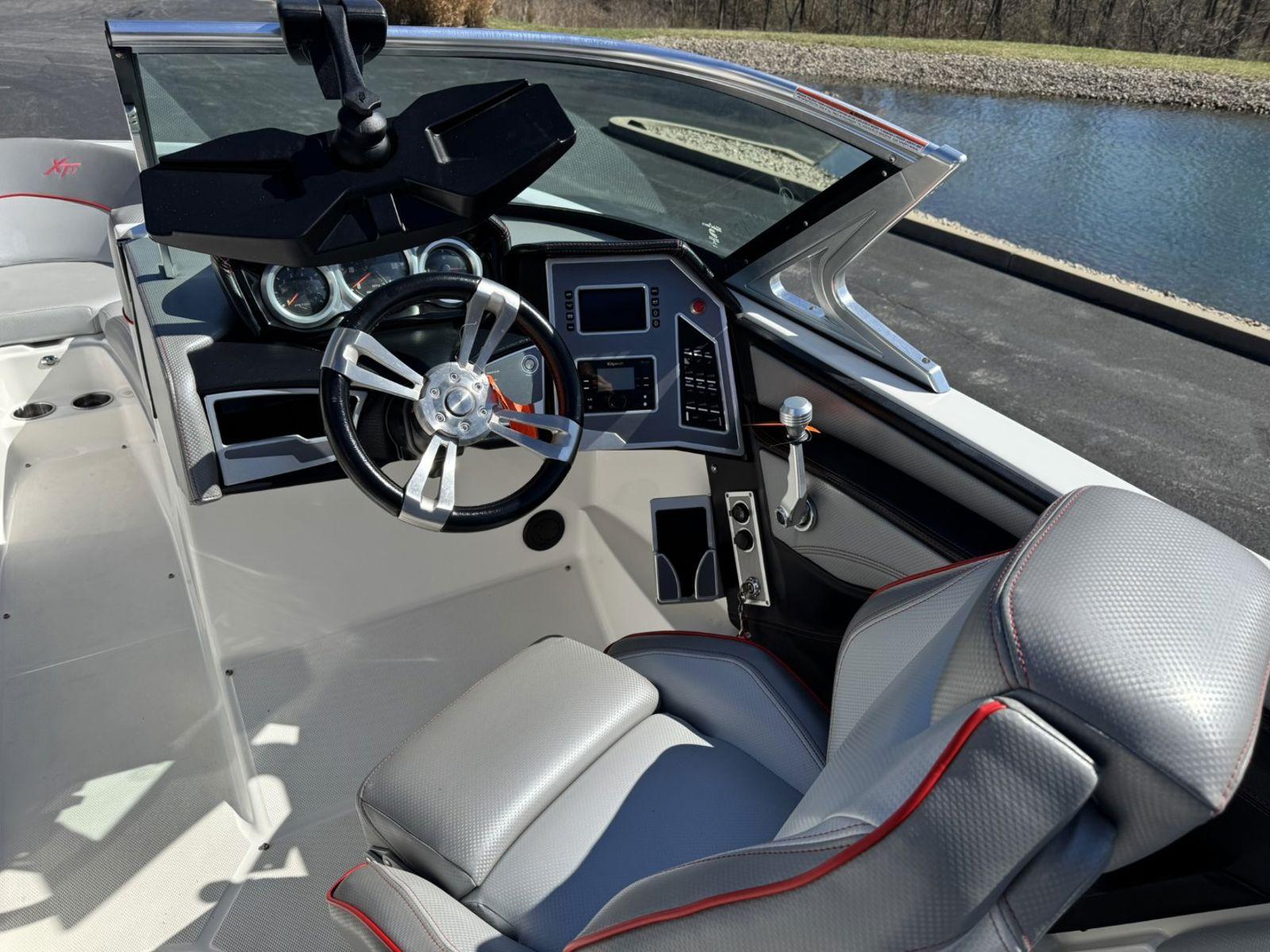 2018 MasterCraft XT23