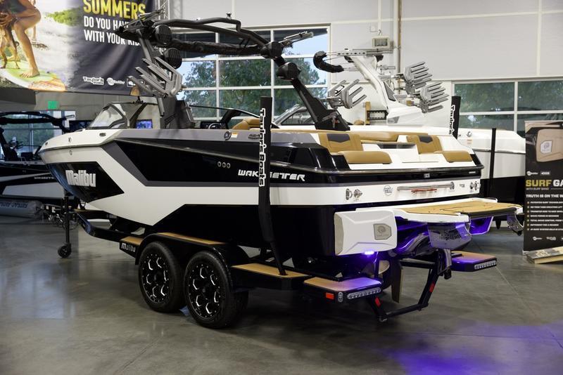 2025 Malibu 22 MXZ