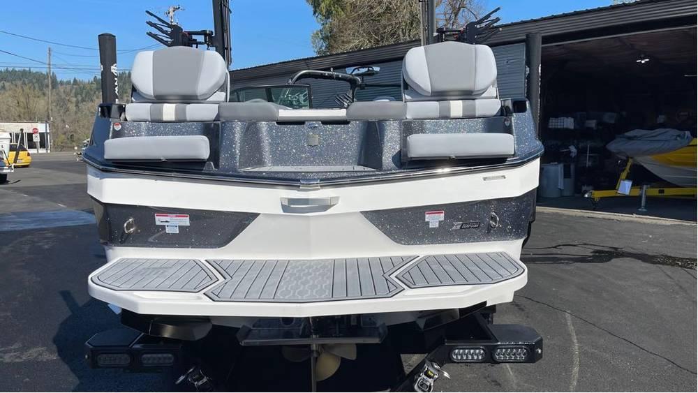 2024 MasterCraft XT23