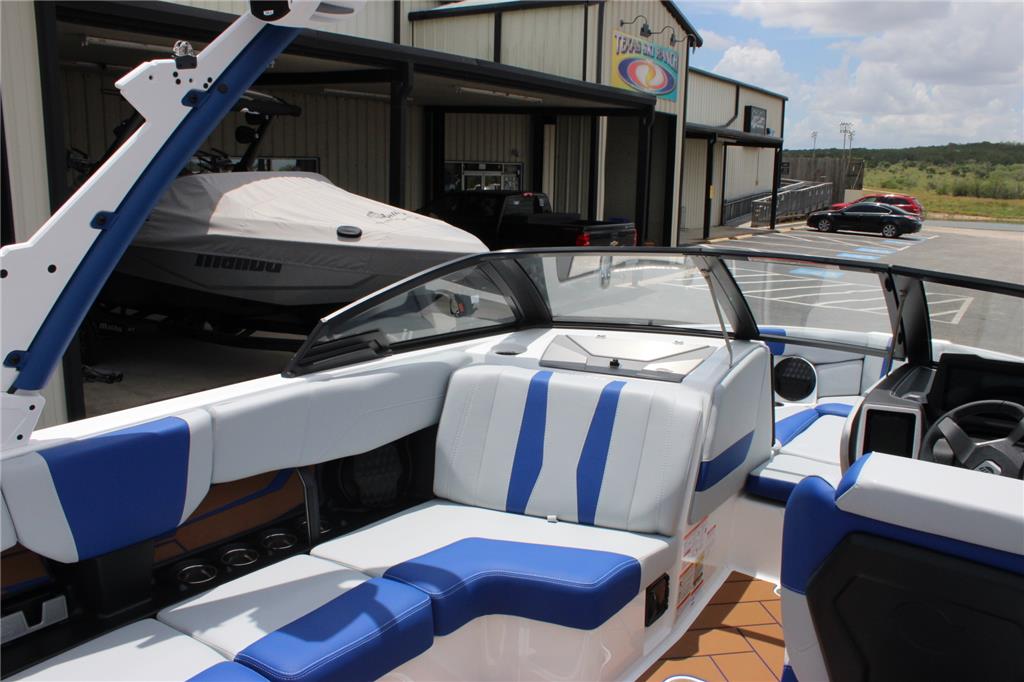 2023 Malibu 22 LSV
