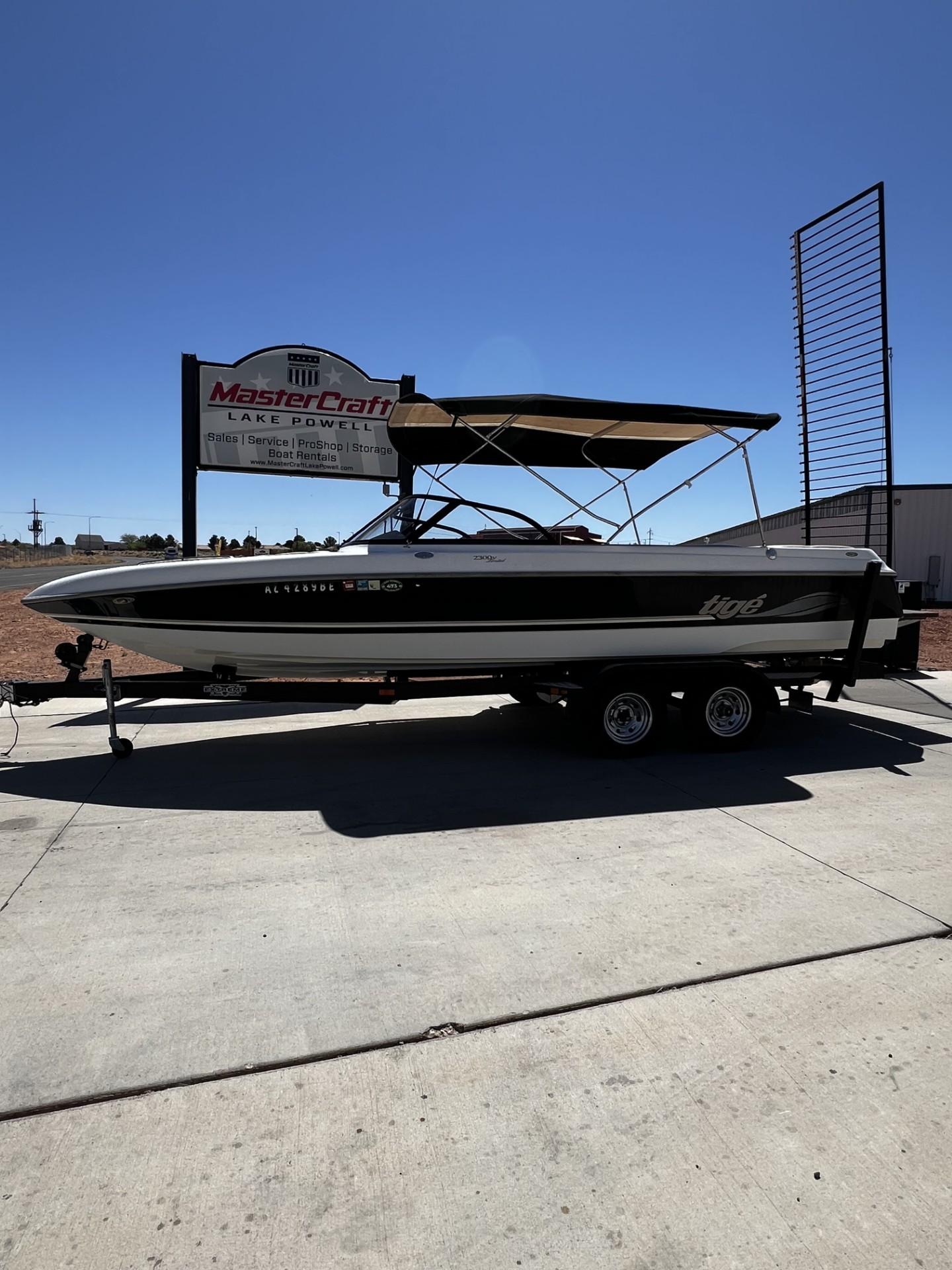 2000 TIGE 2300V SKI BOAT