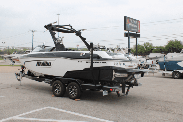 2022 Malibu 23 LSV