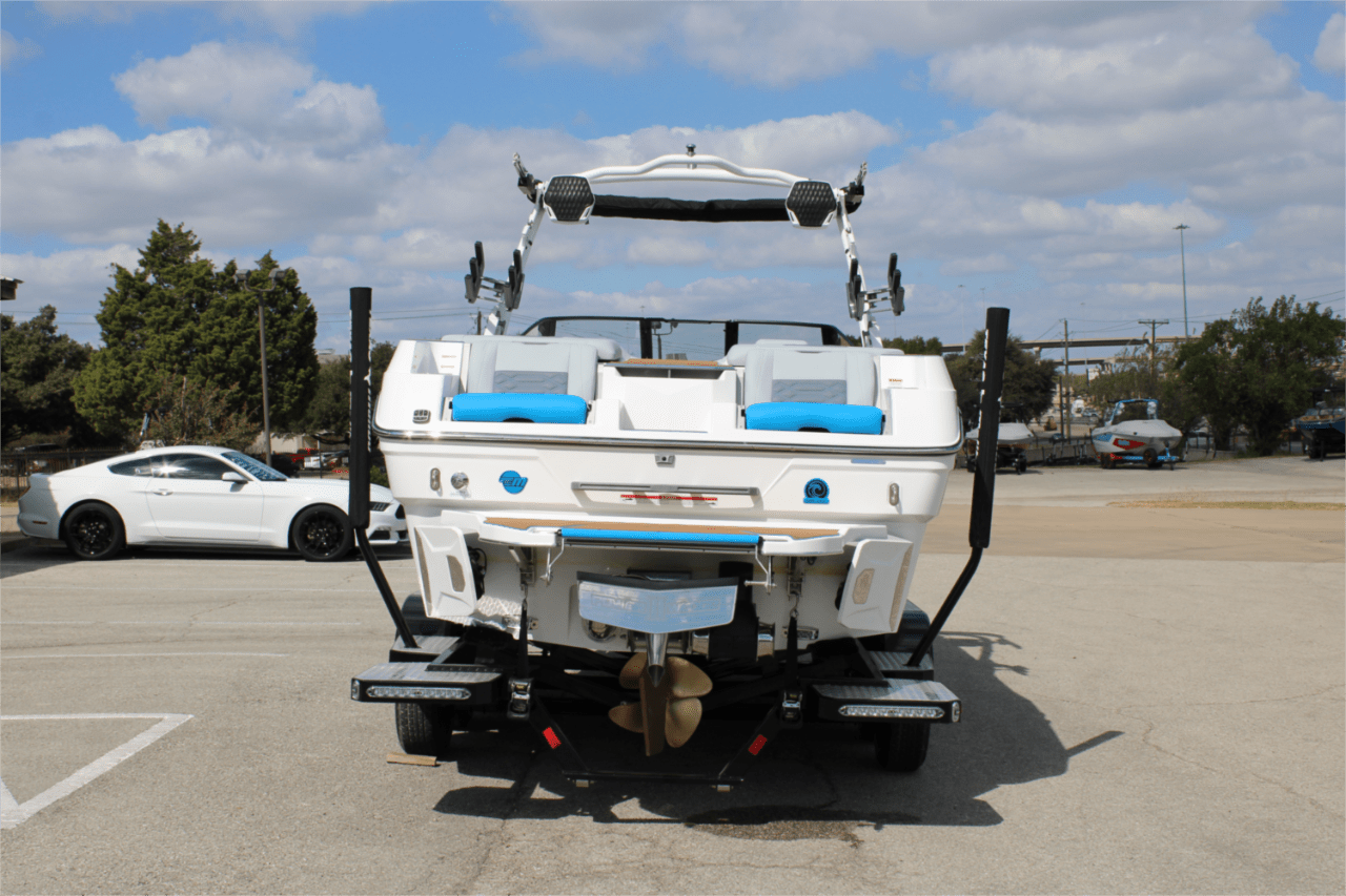 2025 Malibu 26 LSV
