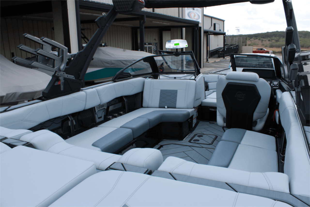 2025 Malibu 23 LSV