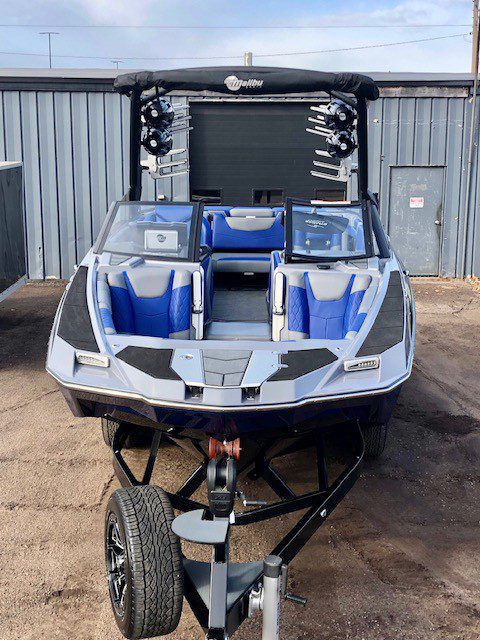 2020 Malibu M240 w/trailer