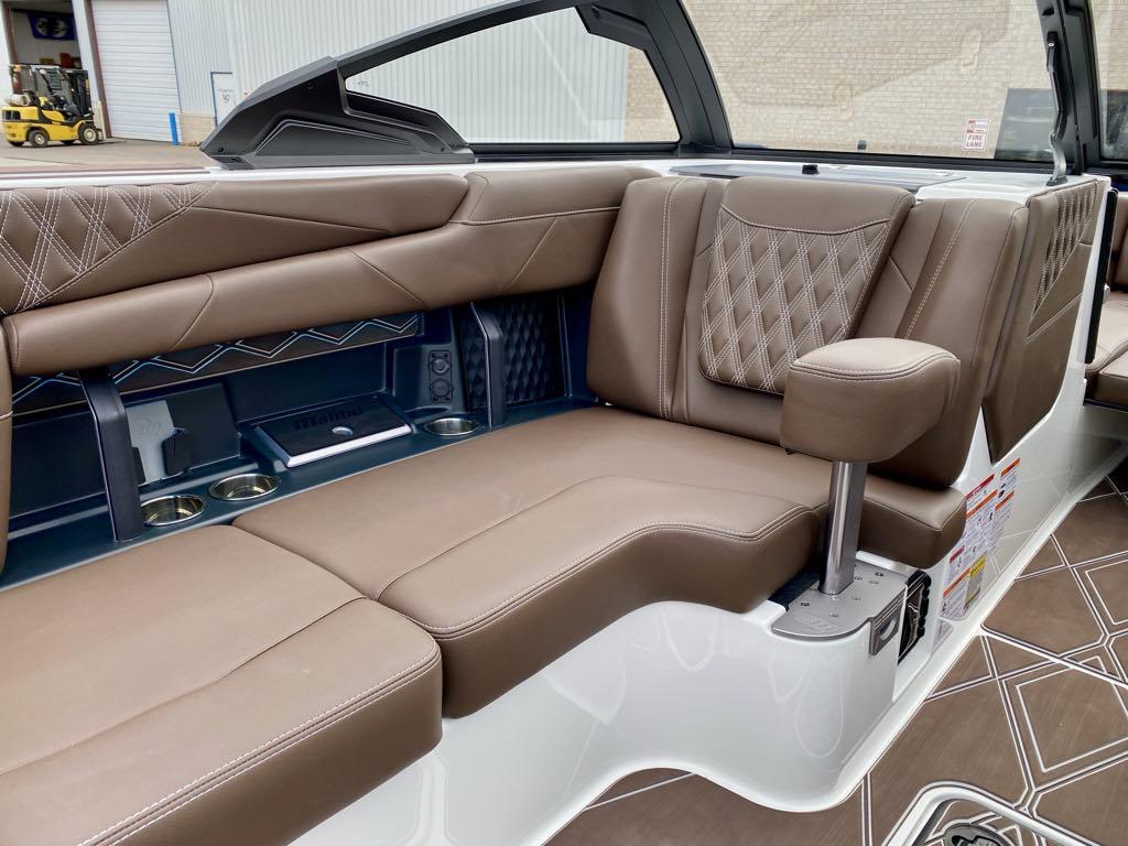 2025 Malibu M230