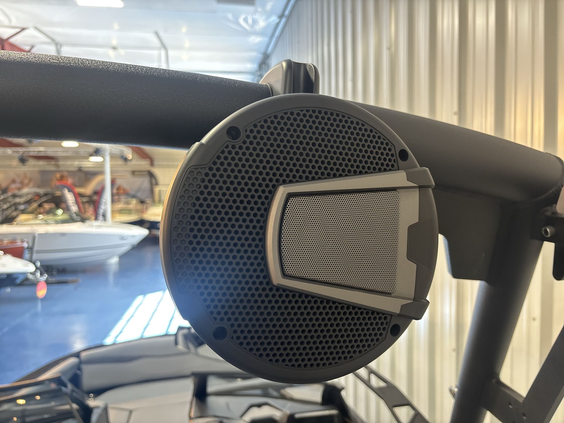 2025 Axis A225 Icon