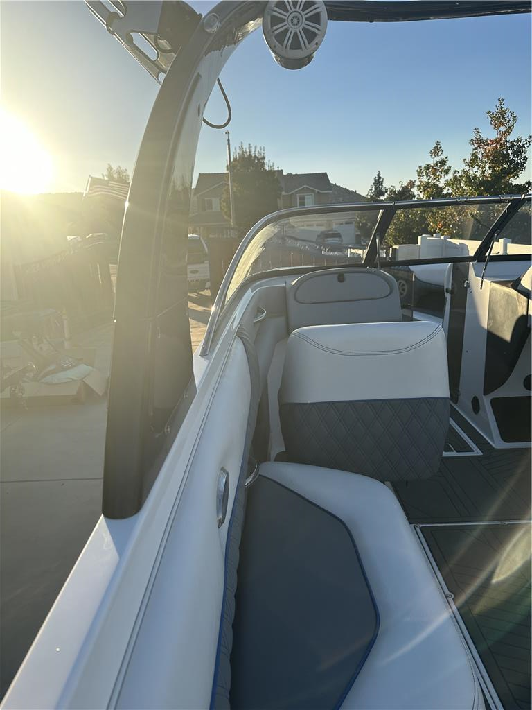 2005 Malibu 25 LSV