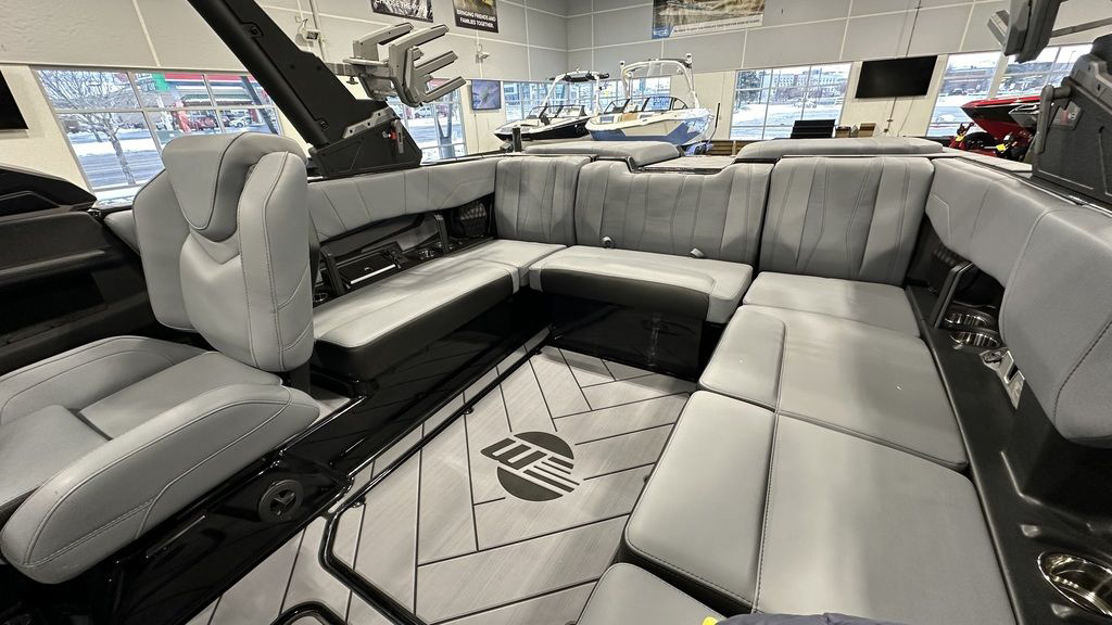 2024 Malibu 22 LSV
