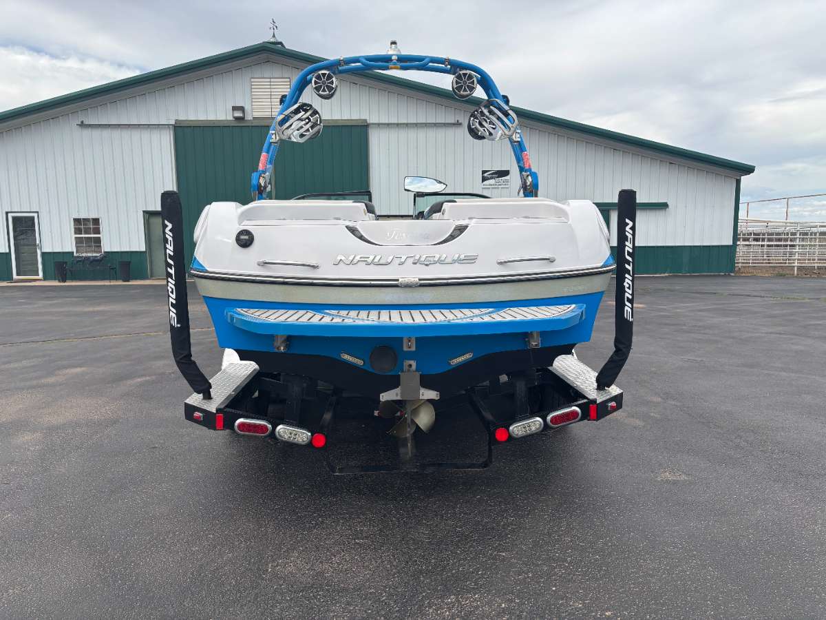 2011 Nautique Super Air 230