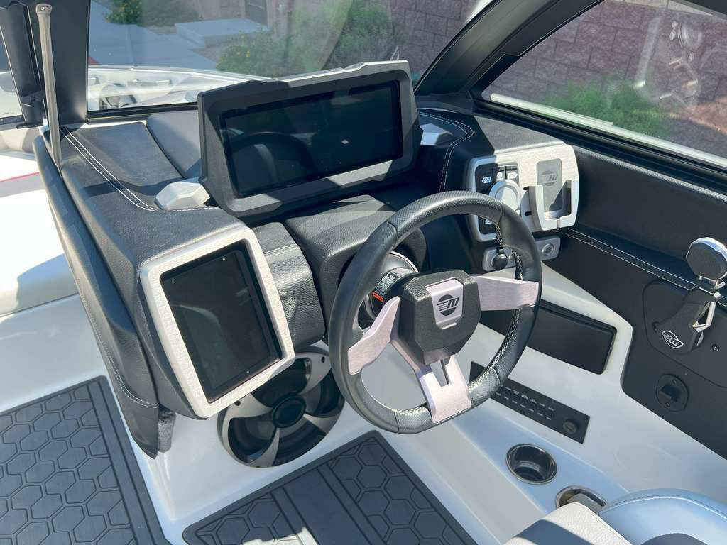 2021 Malibu 22 LSV