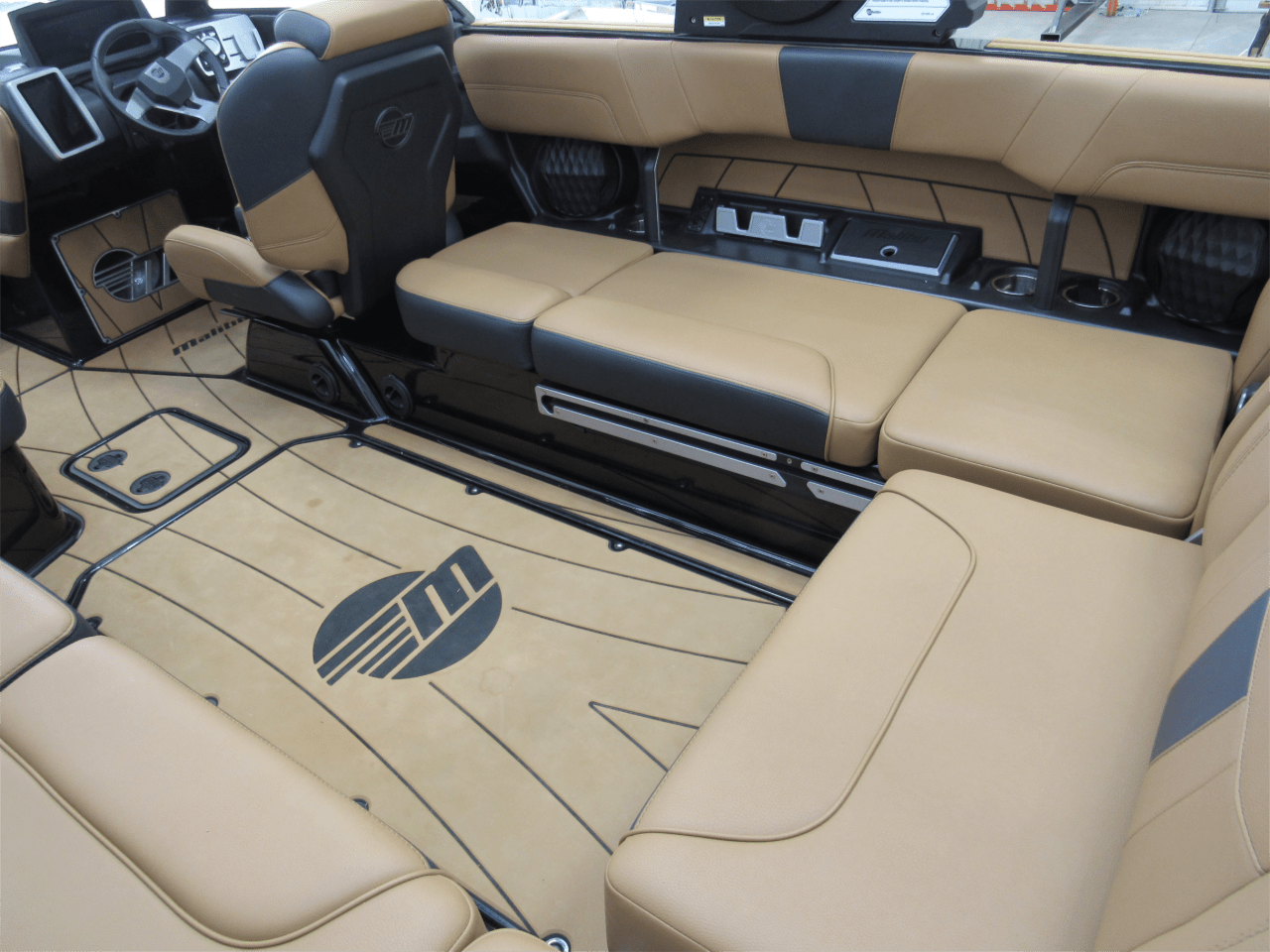 2022 Malibu 23 LSV