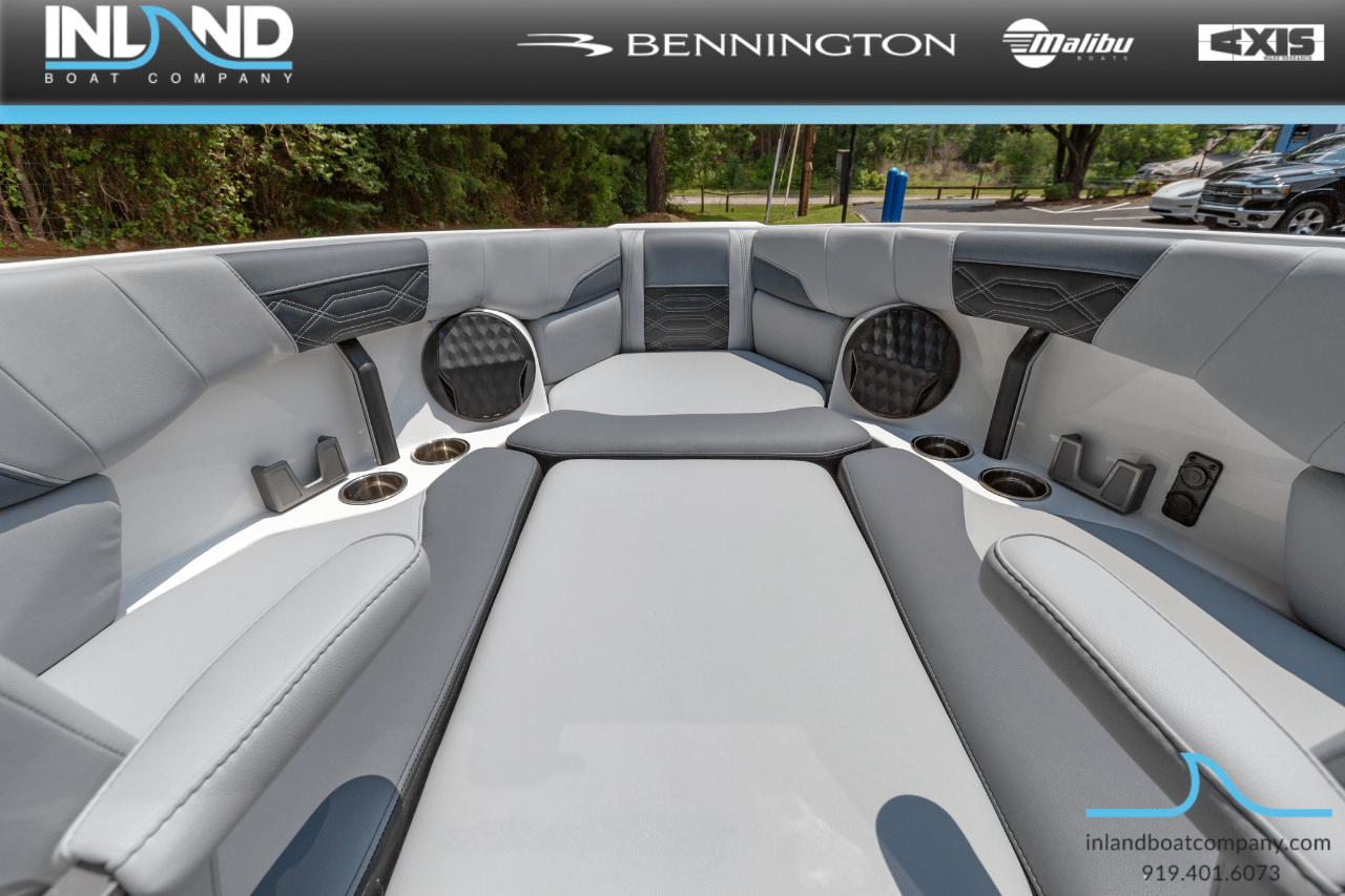 2024 Malibu Boats 25 LSV