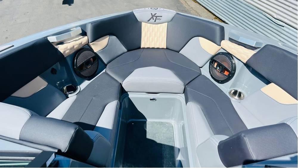2023 MasterCraft XT22 T