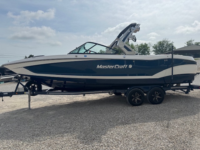2022 MasterCraft X26 **LIKE NEW ONLY 61 HOURS!!**