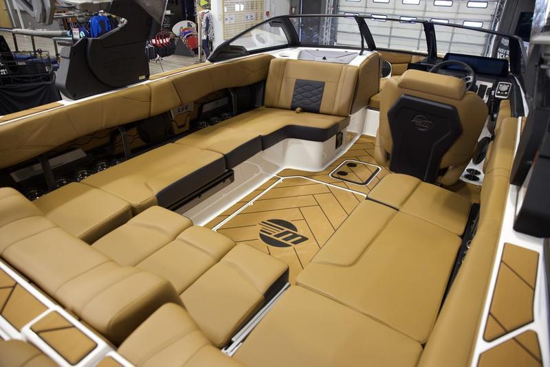 2025 Malibu 23 LSV