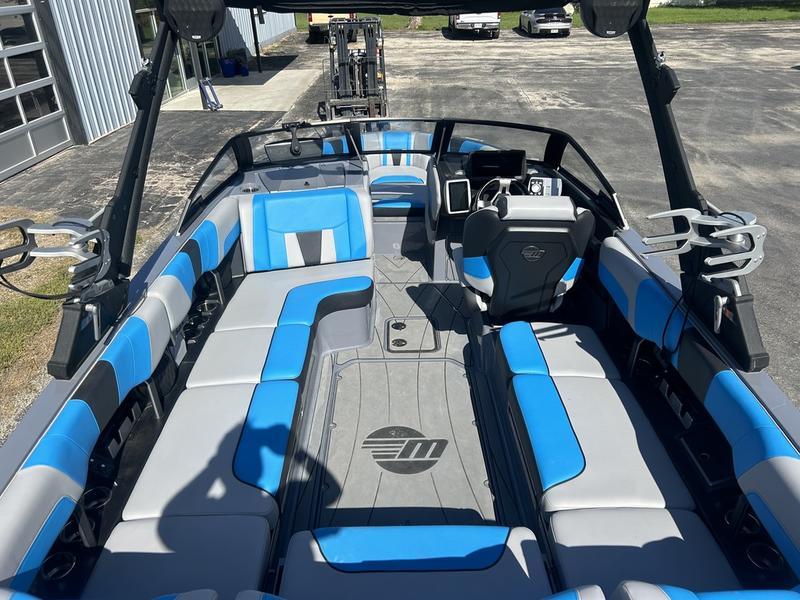 2022 Malibu 23 LSV