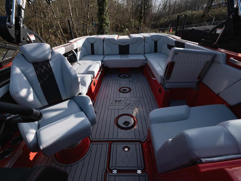 New 2024 MasterCraft XT24