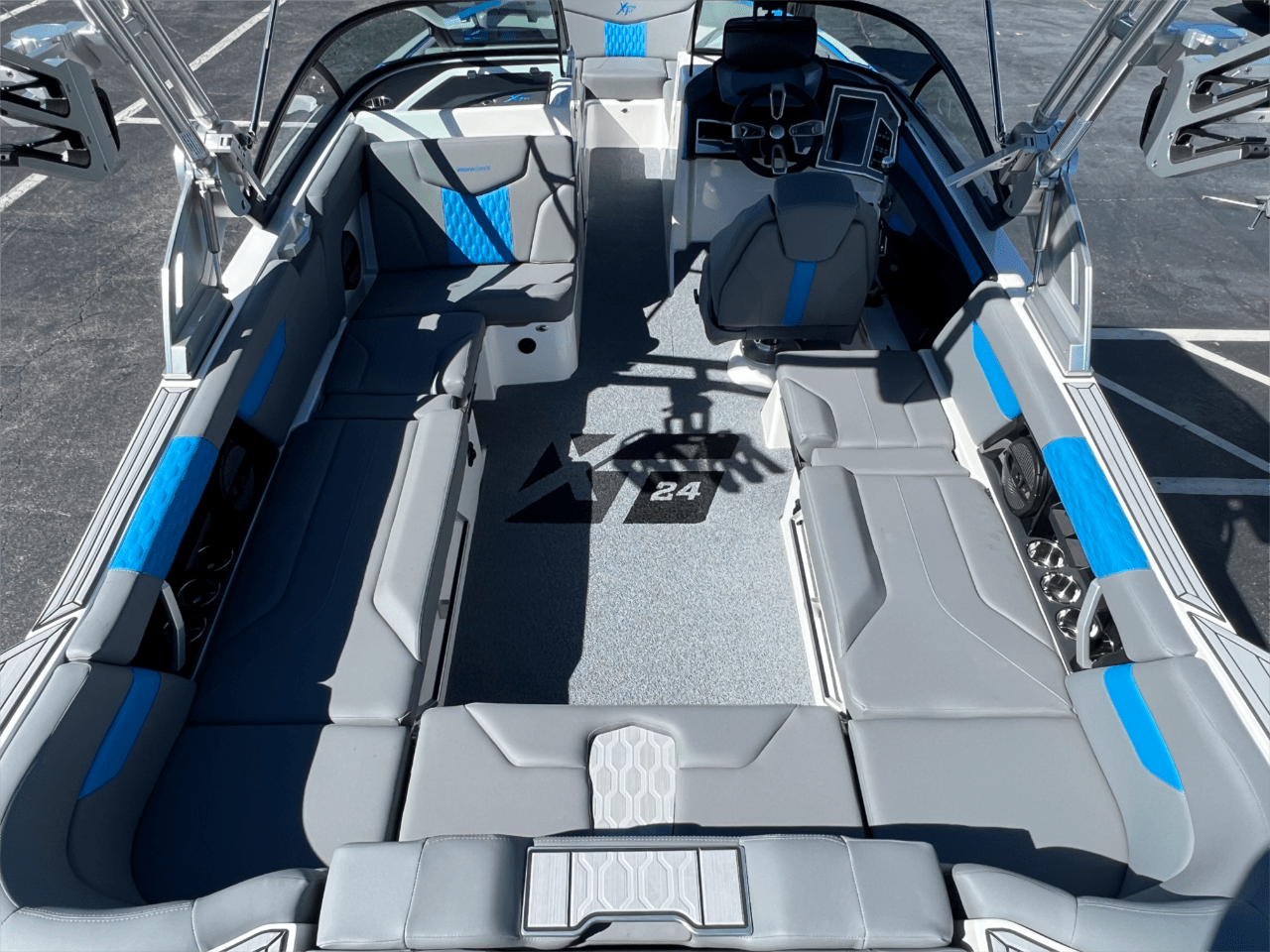 2024 MasterCraft XT24