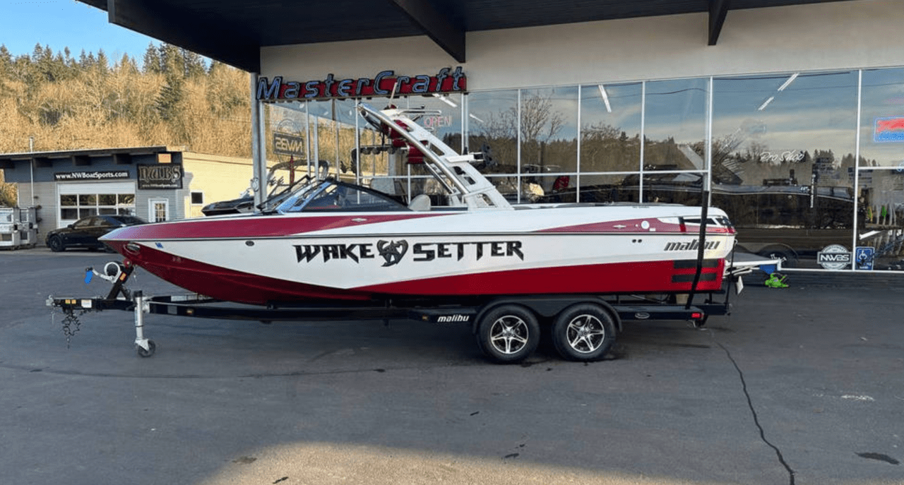 2012 Malibu Boats Luxury Sport-V Sunscape 247 LSV