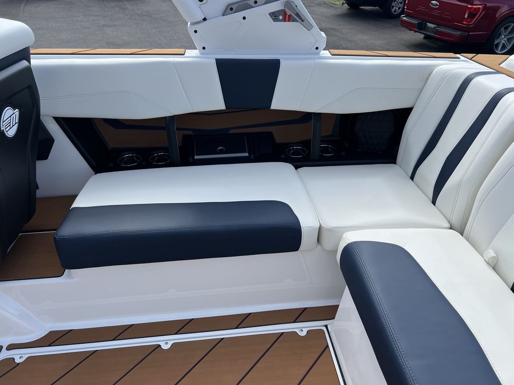 2025 Malibu Boats 22 LSV