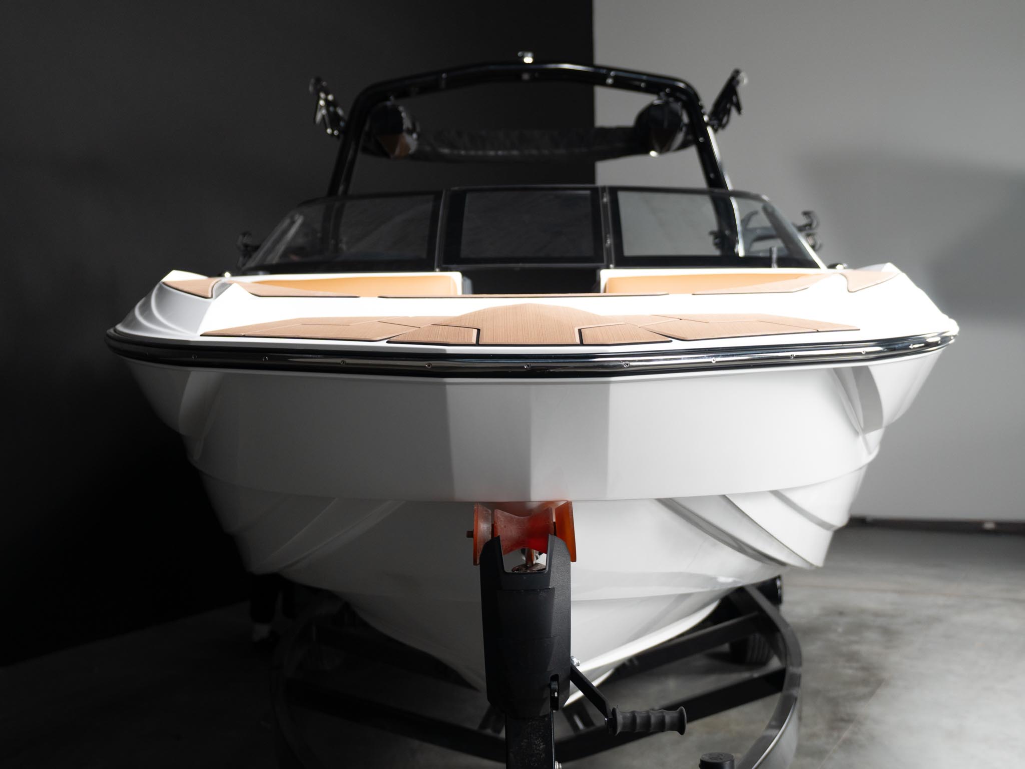 2025 Supreme S240 &#8211; White Frost / Castano Brown Interior