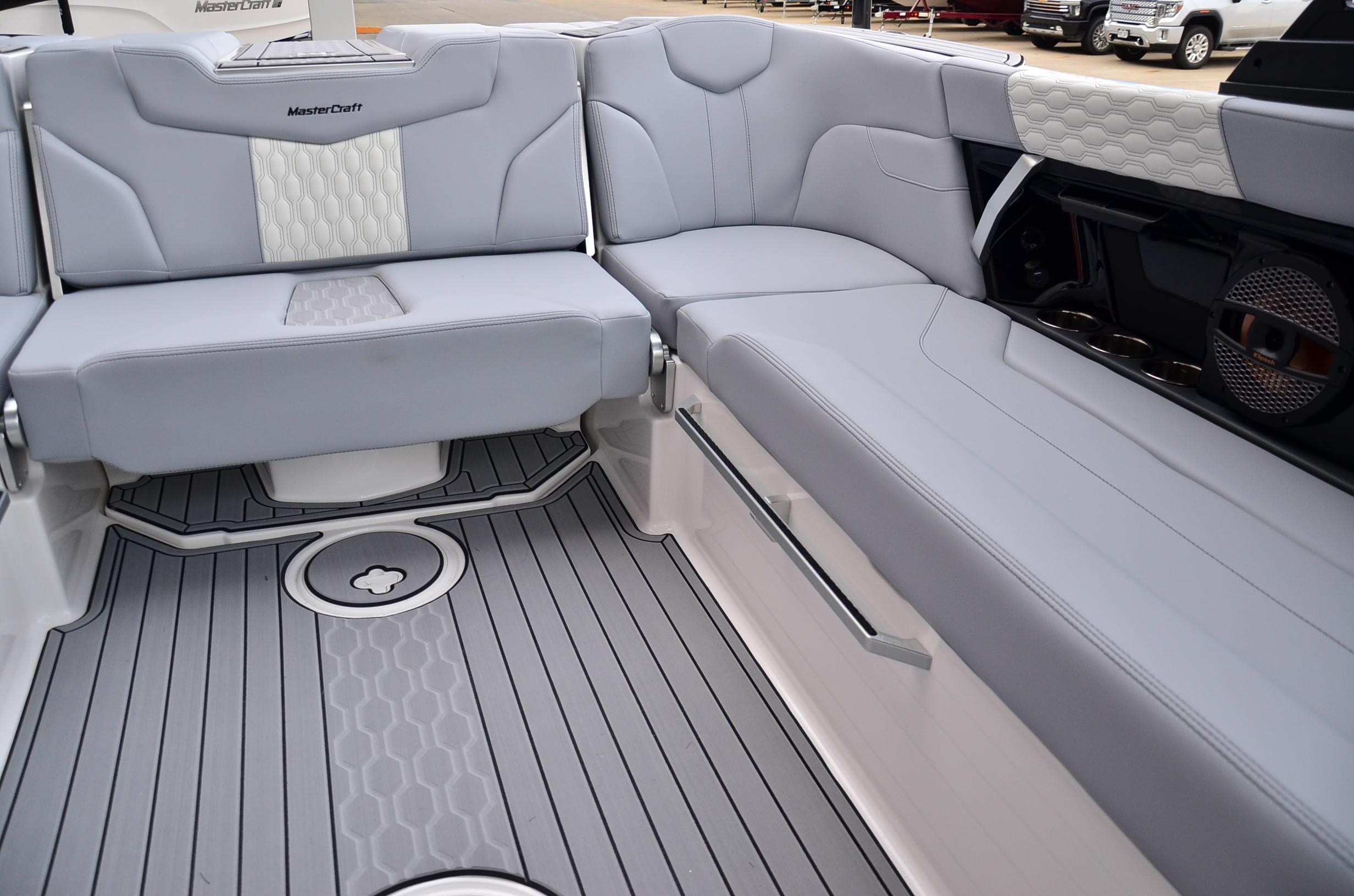 2024 MasterCraft XT23