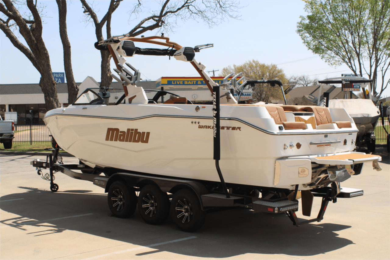 2025 Malibu 25 LSV
