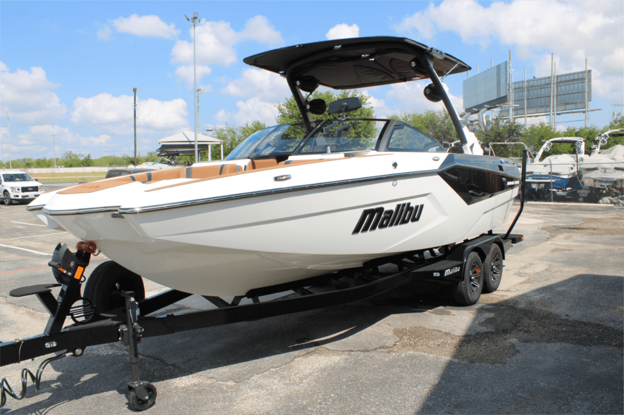 2025 Malibu 23 MXZ