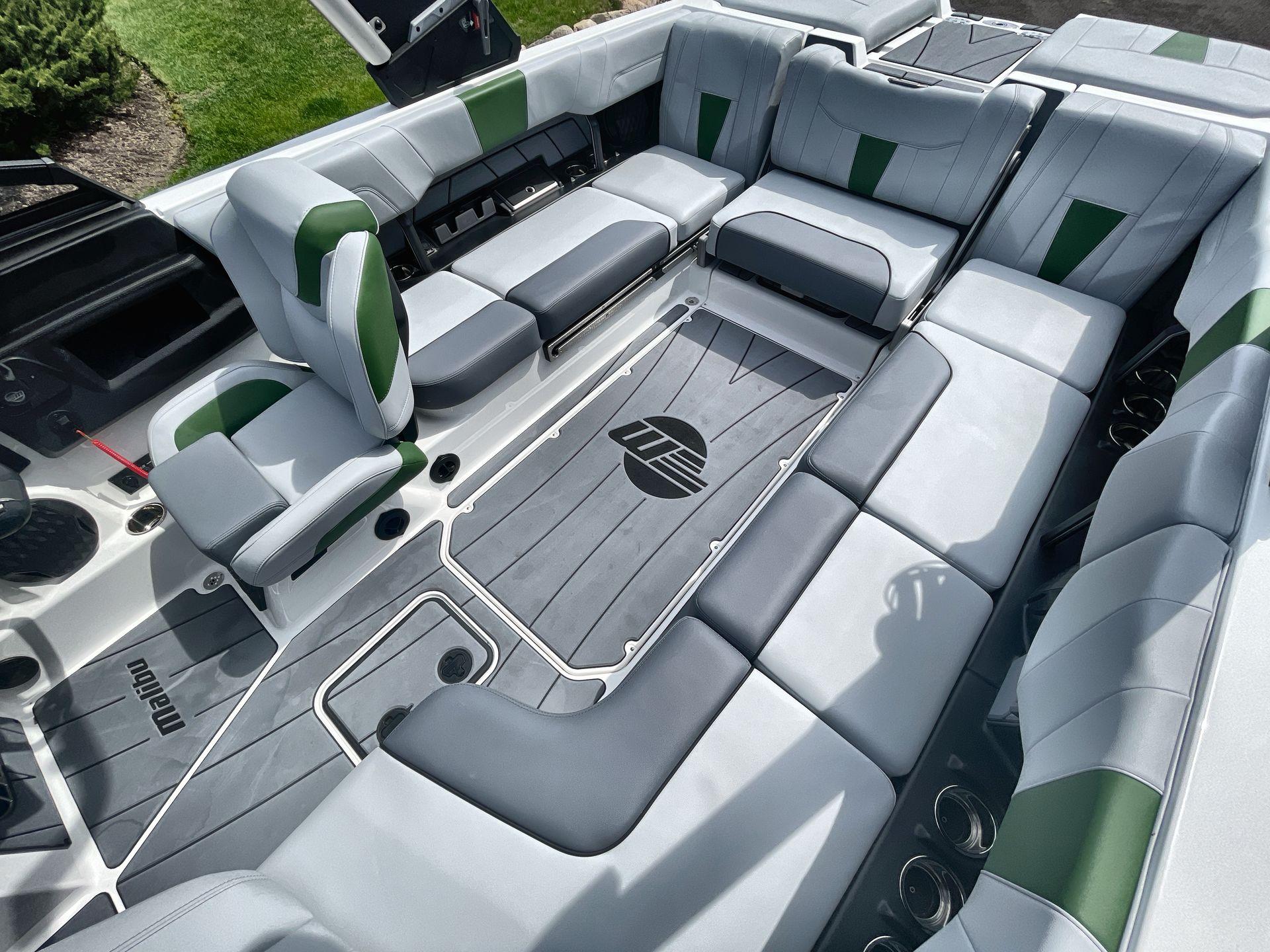 2023 Malibu 23 LSV