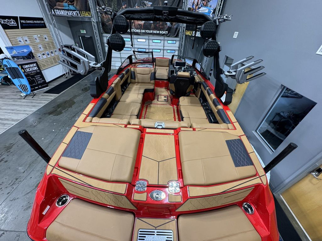 2024 malibu boats M220