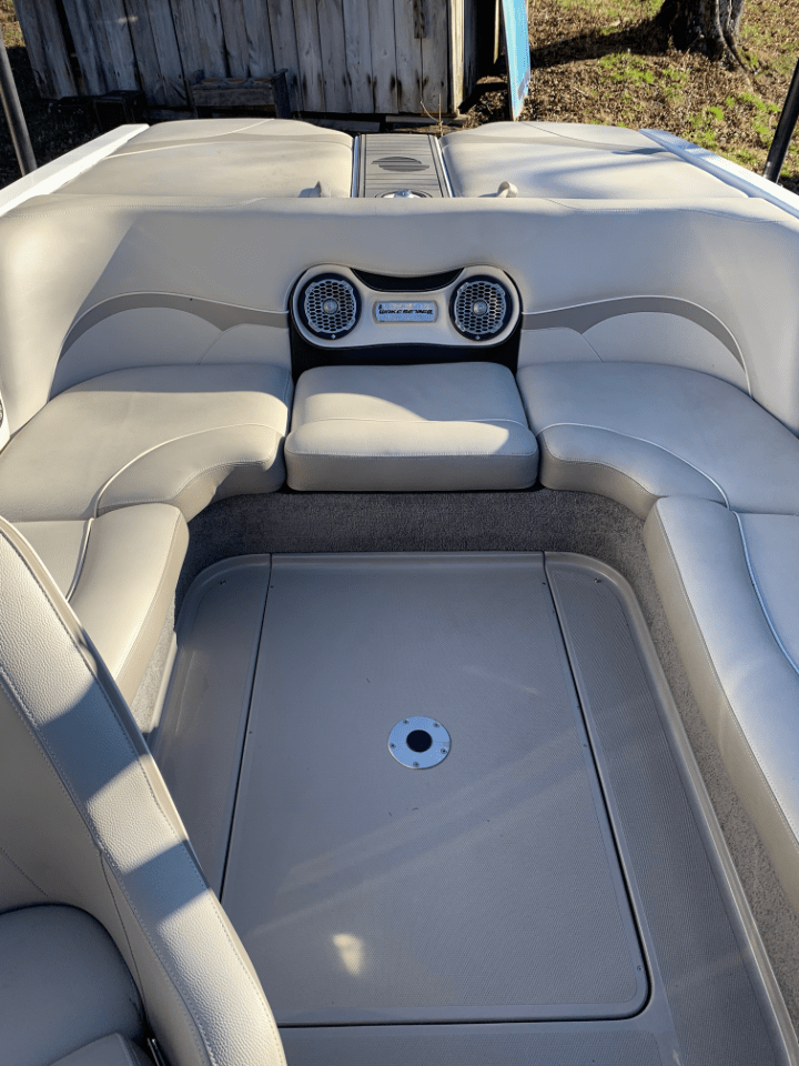 2014 Malibu Wakesetter 21 VLX – Great Condition!