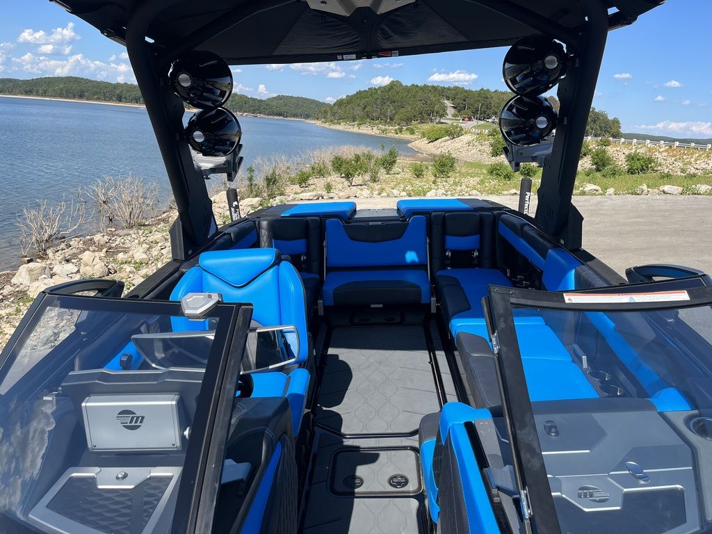 2020 Malibu Boats M240
