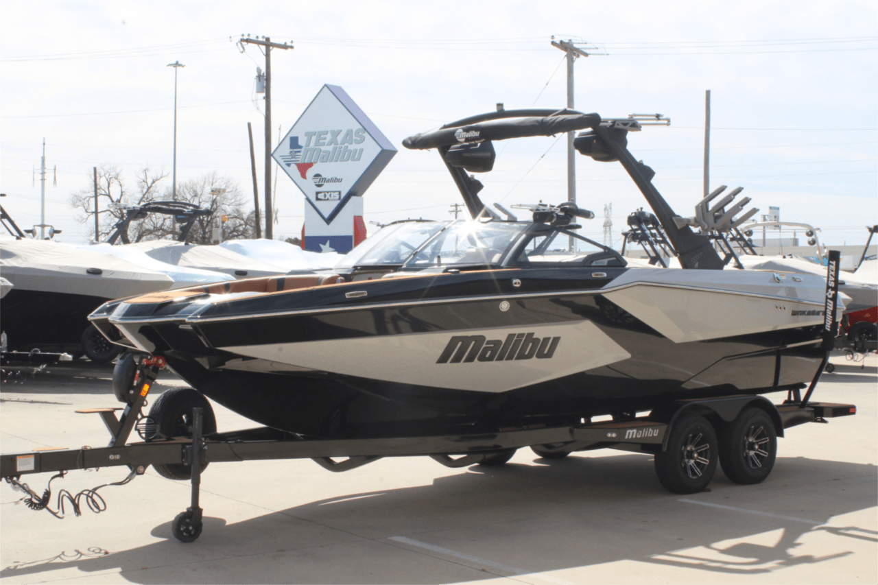 2025 Malibu 23 MXZ