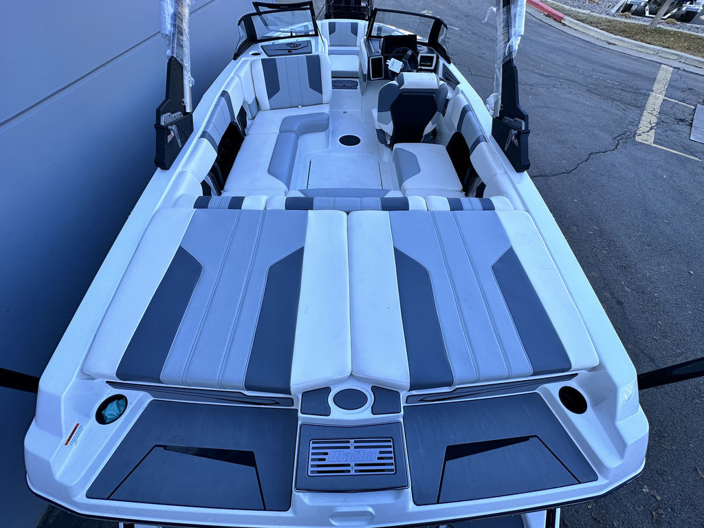 2024 Malibu 21 LX-R