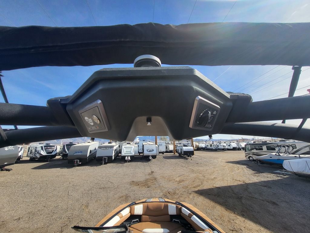2022 Malibu Boats M240