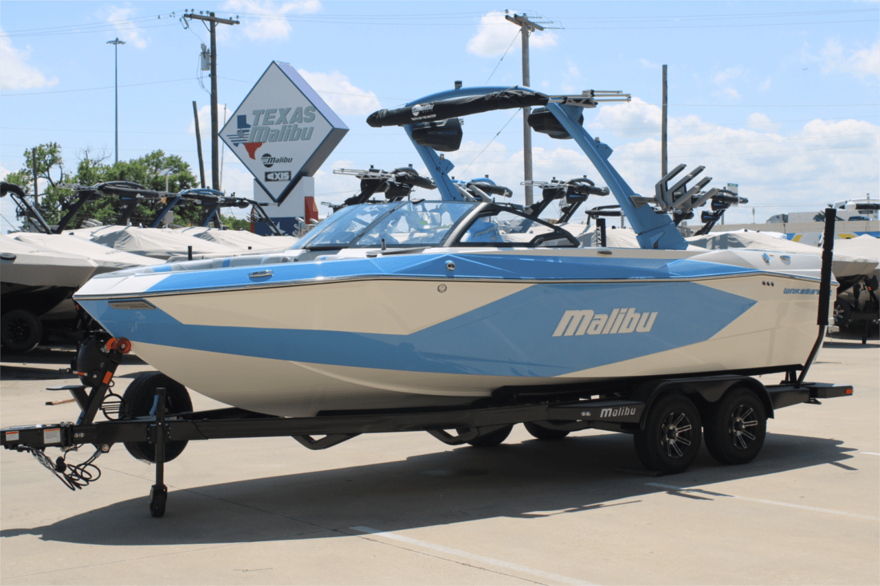 2025 Malibu 23 LSV