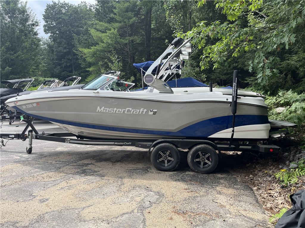 2021 MasterCraft XT22