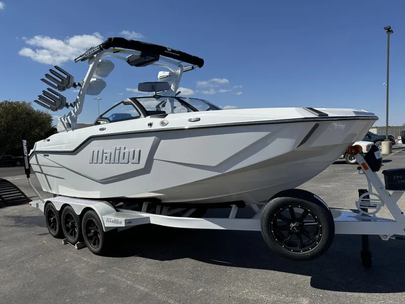 2025 Malibu M230