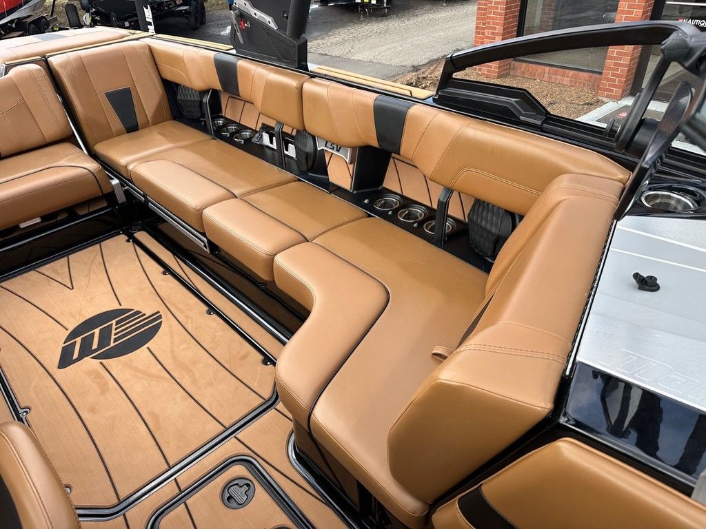 2022 Malibu Boats 23 LSV
