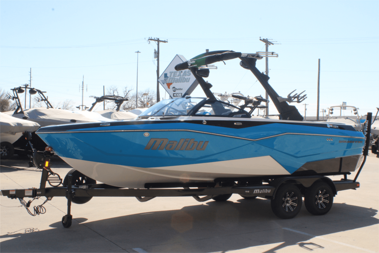 2025 Malibu 22 LSV