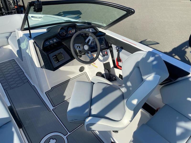 NEW 2023 MasterCraft NXT22